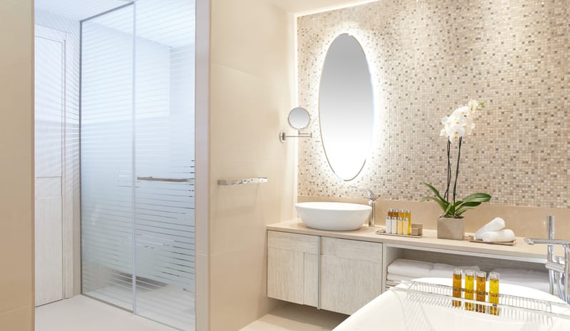 Ikos Dassia-Deluxe Two Bedroom Suite with Private Pool Bathroom_15284